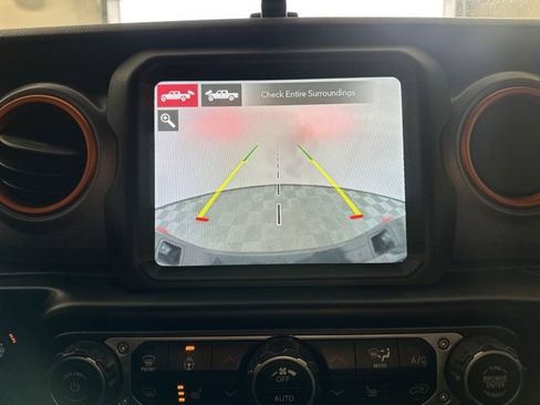 Used 2022 Jeep Gladiator Mojave w/ Cold Weather Group image 28