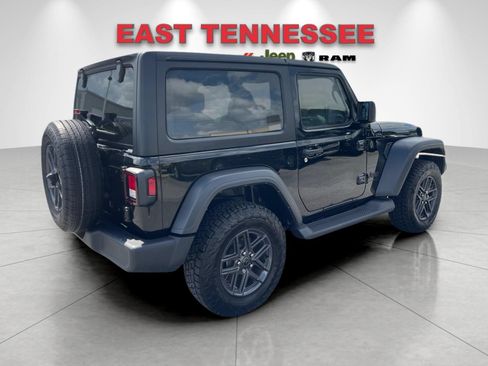 Used 2025 Jeep Wrangler Sport AWD/4WD image 3