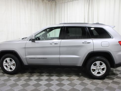 Used 2017 Jeep Grand Cherokee Laredo w/ Quick Order Package 23E AWD/4WD image 31