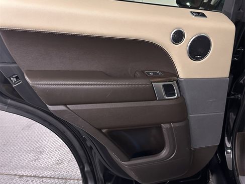 Used 2018 Land Rover Range Rover Sport HSE image 27
