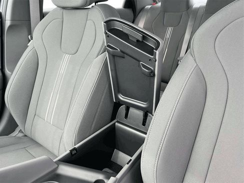 New 2024 Hyundai Elantra SEL image 35