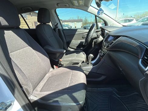 Used 2020 Chevrolet Trax LT image 41