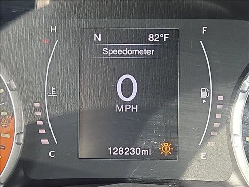 Used 2016 Jeep Renegade Latitude image 10