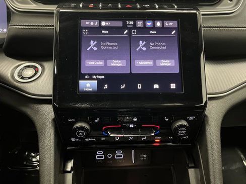 Used 2024 Jeep Grand Cherokee L Altitude image 9