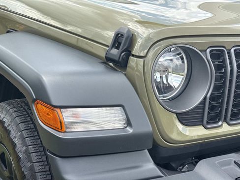 Used 2025 Jeep Wrangler Unlimited Sport AWD/4WD image 13