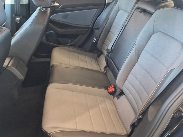 Used 2025 Volkswagen Jetta SE FWD image 17