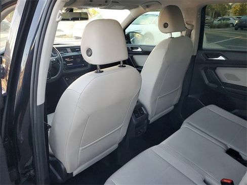 Used 2018 Volkswagen Tiguan SE image 10