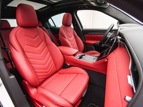 New 2025 Maserati Grecale Trofeo image 16