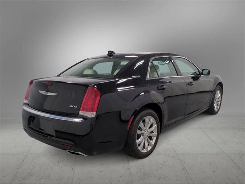 Certified 2023 Chrysler 300 Touring image 8