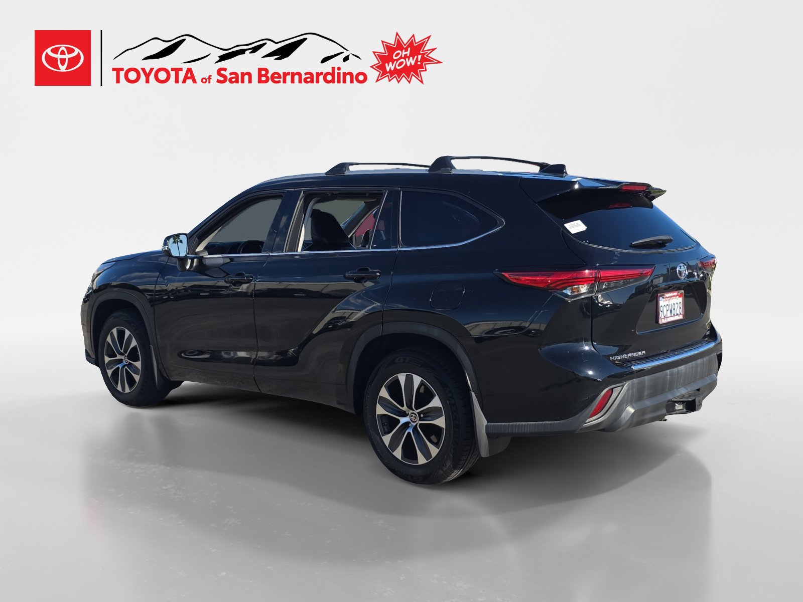 Used 2022 Toyota Highlander XLE FWD image 3