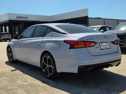 Used 2024 Nissan Altima 2.5 SR w/ SR Premium Package image 7