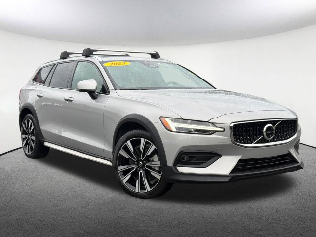 Used 2025 Volvo V60 B5 Cross Country Ultra w/ Protection Package Premier AWD/4WD image 2