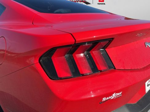 Used 2024 Ford Mustang Coupe image 27