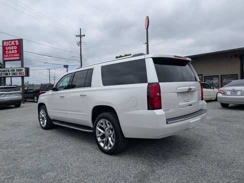 Used 2020 Chevrolet Suburban Premier w/ Premier 6.2L Value Package AWD/4WD image 9