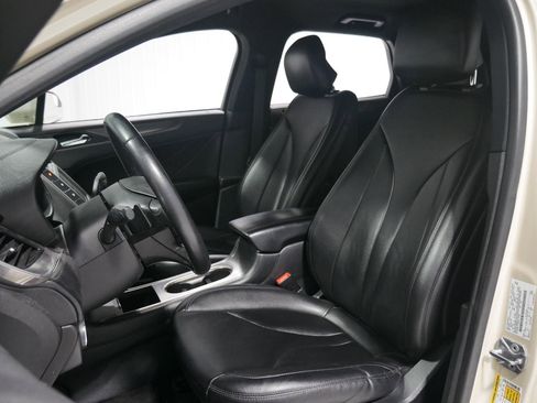 Used 2018 Lincoln MKC Premiere image 10