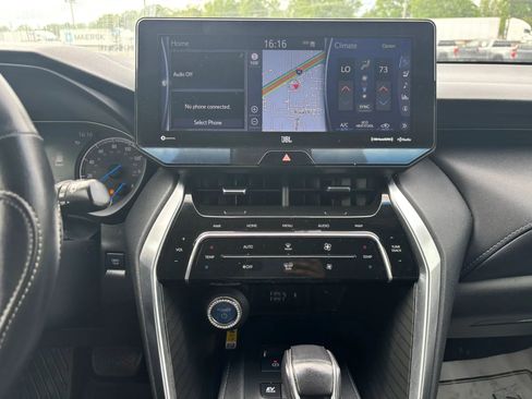 Used 2021 Toyota Venza Limited image 22