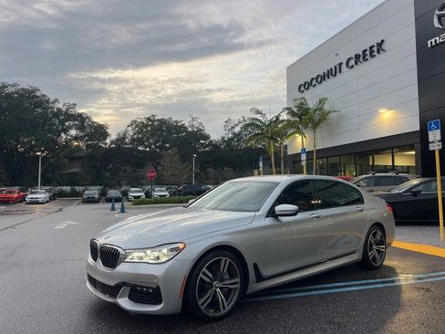 Used 2018 BMW 750i image 11