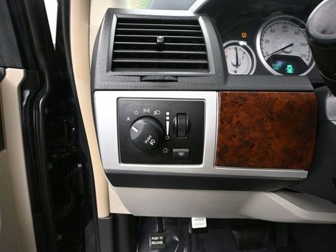 Used 2010 Chrysler Town & Country Touring Plus image 27