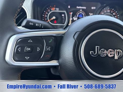 Used 2025 Jeep Wrangler Unlimited Sahara AWD/4WD image 28