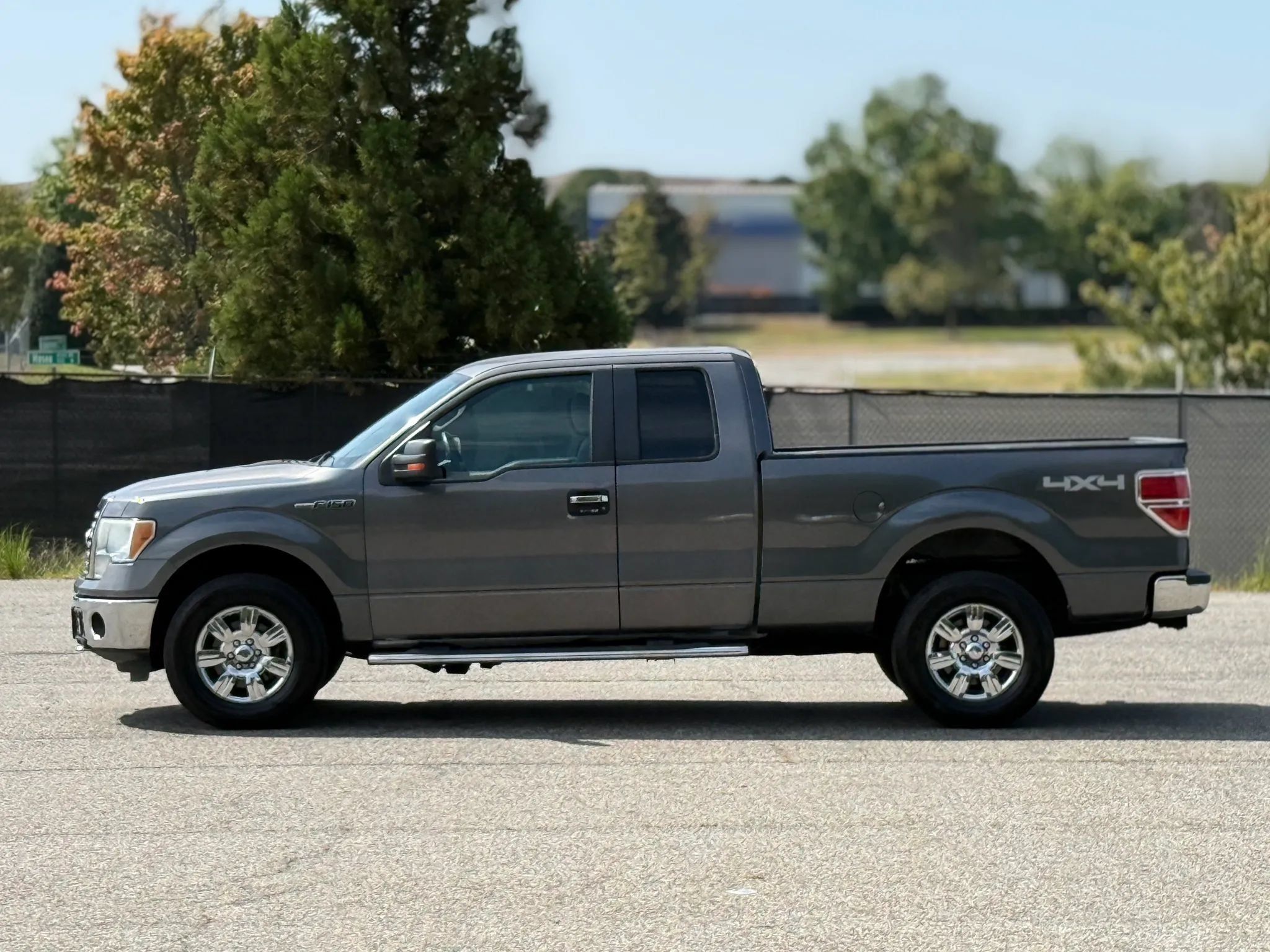 Used 2011 Ford F150 XLT w/ XLT Chrome Pkg AWD/4WD image 8