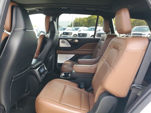 Used 2022 Lincoln Aviator Reserve w/ Equipment Group 201A image 13