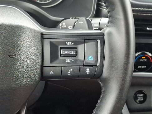 Used 2025 Nissan Rogue SV AWD/4WD image 21