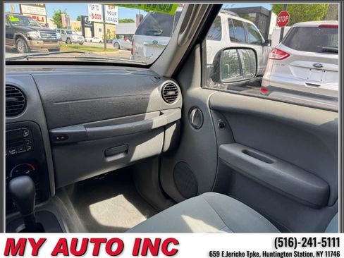 Used 2006 Jeep Liberty Sport w/ Off Road Group AWD/4WD image 14