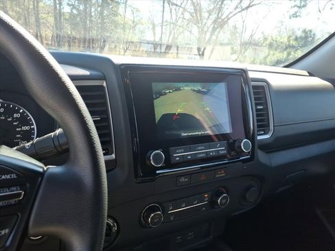 Used 2024 Nissan Frontier SV image 17