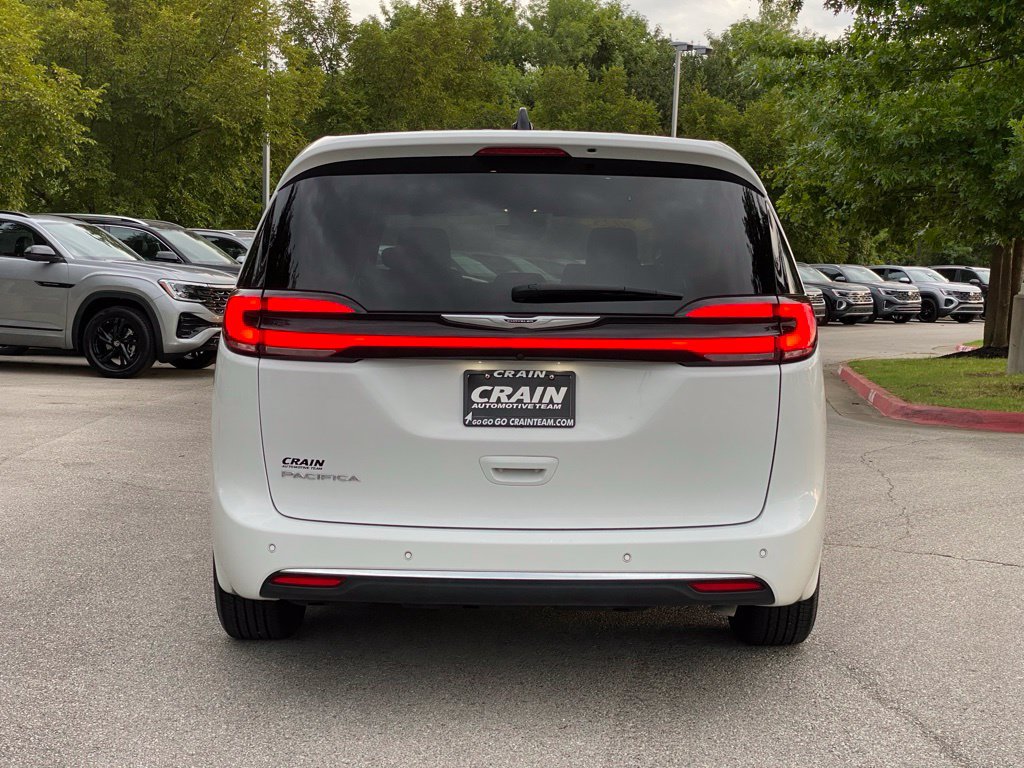Used 2025 Chrysler Pacifica Select FWD image 6
