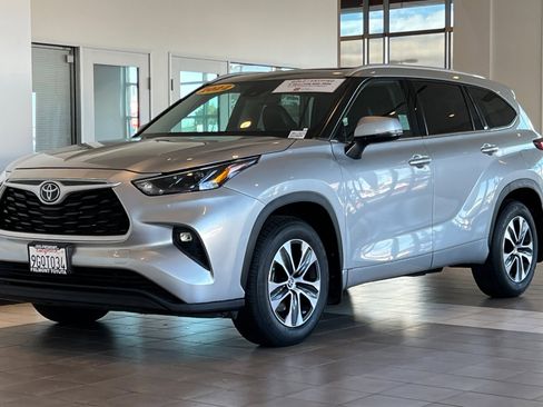 Certified 2022 Toyota Highlander XLE image 8
