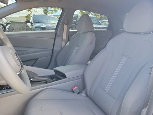 Used 2025 Hyundai Elantra SE FWD image 21
