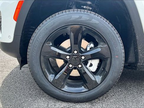 New 2025 Jeep Grand Cherokee Limited w/ Luxury Tech Group II image 10