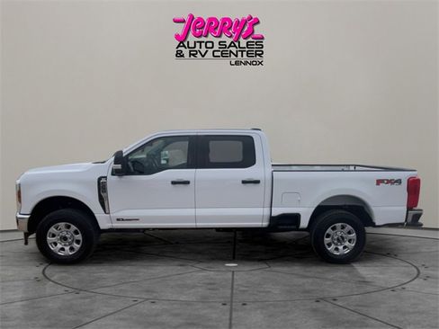 Used 2024 Ford F250 XLT w/ FX4 Off-Road Package image 2
