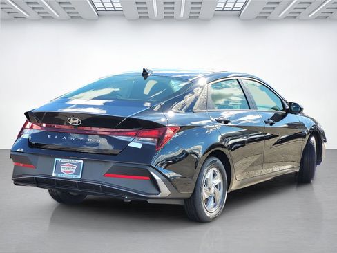 New 2026 Hyundai Elantra SE image 5