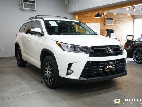 Used 2018 Toyota Highlander XLE image 3