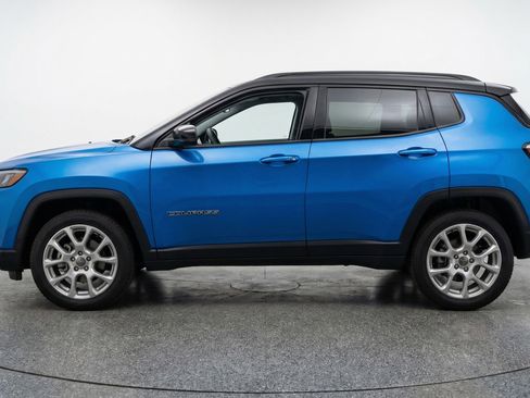 Used 2025 Jeep Compass Limited image 5