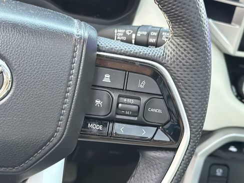 Used 2025 Toyota Sequoia Capstone AWD/4WD image 24