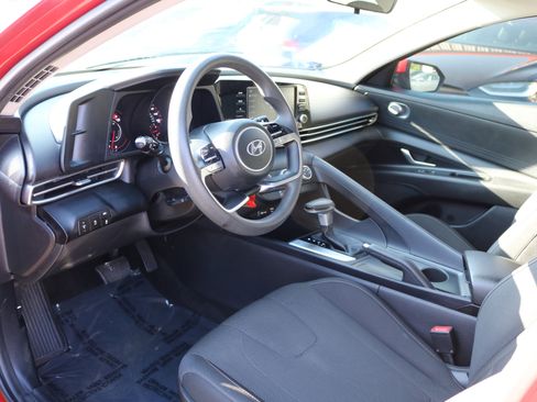 Used 2021 Hyundai Elantra SE image 15