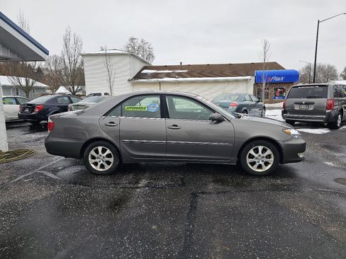 Used 2005 Toyota Camry LE image 10