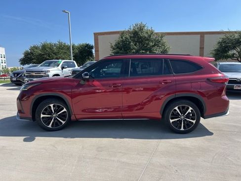 Used 2022 Toyota Highlander XSE FWD image 7