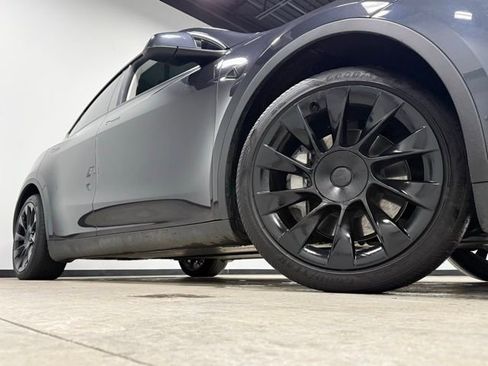 Used 2024 Tesla Model Y Long Range image 3