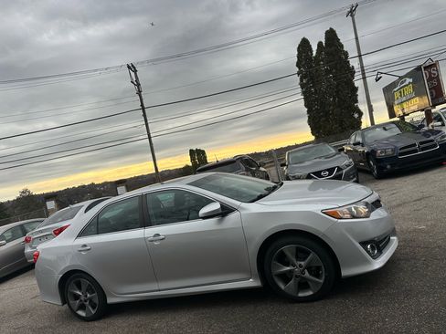 Used 2013 Toyota Camry XLE image 21