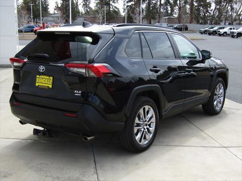 Certified 2021 Toyota RAV4 XLE Premium image 7