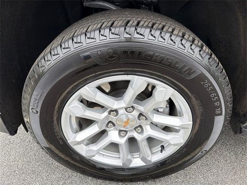 Certified 2025 Chevrolet Suburban LS image 11