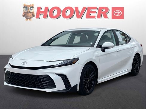 Used 2025 Toyota Camry SE image 6