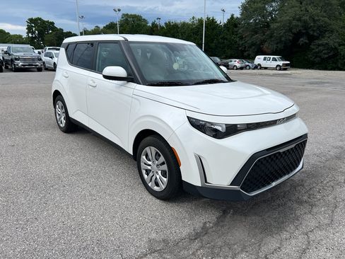 Used 2023 Kia Soul LX FWD image 3