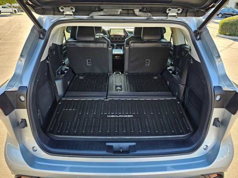 Used 2023 Toyota Highlander Limited image 16