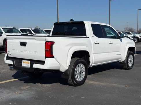 Used 2025 Toyota Tacoma SR5 image 3