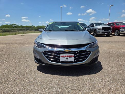 Used 2024 Chevrolet Malibu LT FWD image 2