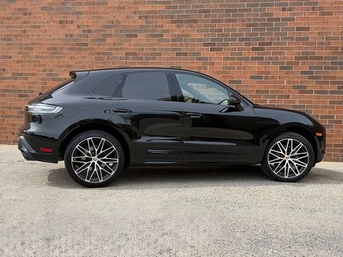 Certified 2025 Porsche Macan image 7